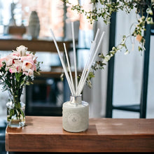Load image into Gallery viewer, Classic Candle & Diffuser Gift Set